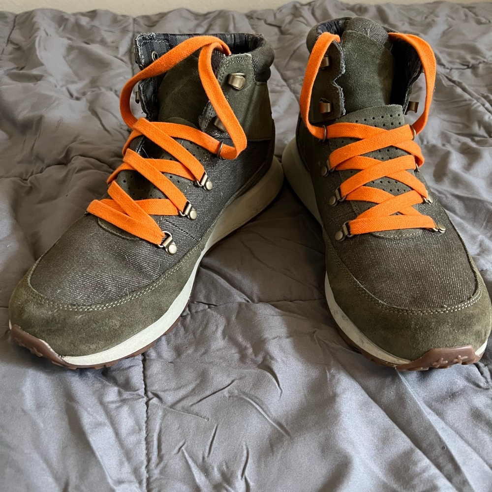 Men’s Merrell boots size 10